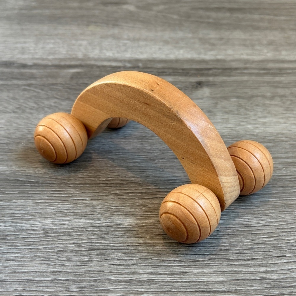 Handheld back massager